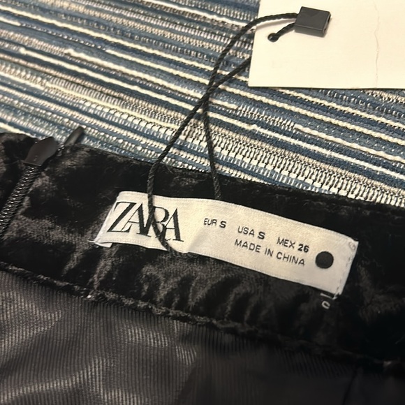 🆕Zara Size Small High Waisted Asymmetric Ruffle Black Crushed Velvet Skirt - Picture 5 of 6